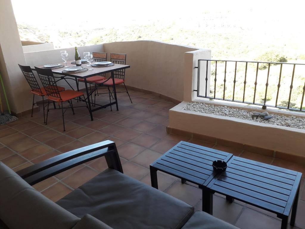 Duquesa Fairways, A Spacious Apartment With Fabulous Views And Facilities Manilva Exterior photo